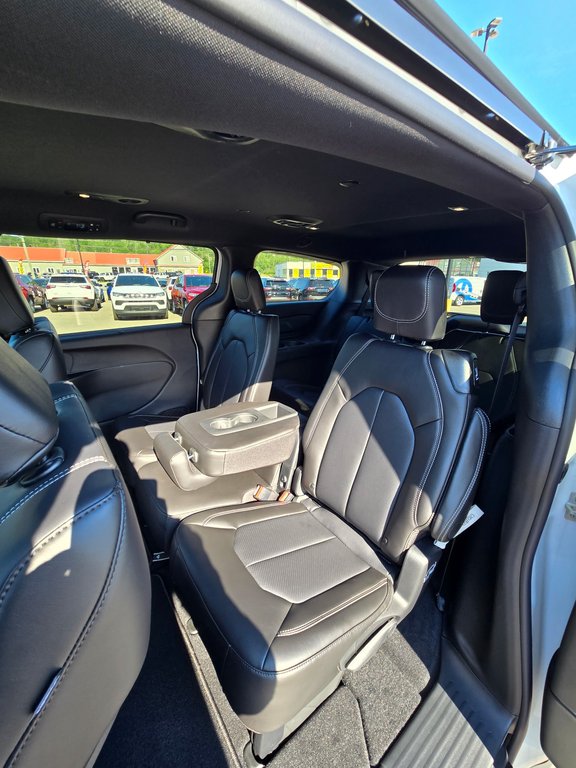 2027 Chrysler Pacifica SELECT in Saint John, New Brunswick - 9 - w1024h768px
