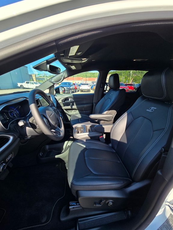 2027 Chrysler Pacifica SELECT in Saint John, New Brunswick - 7 - w1024h768px