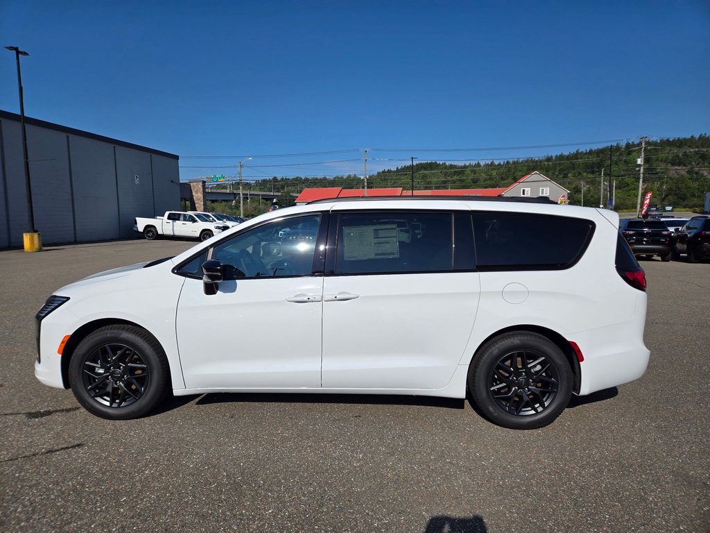 2027 Chrysler Pacifica SELECT in Saint John, New Brunswick - 3 - w1024h768px