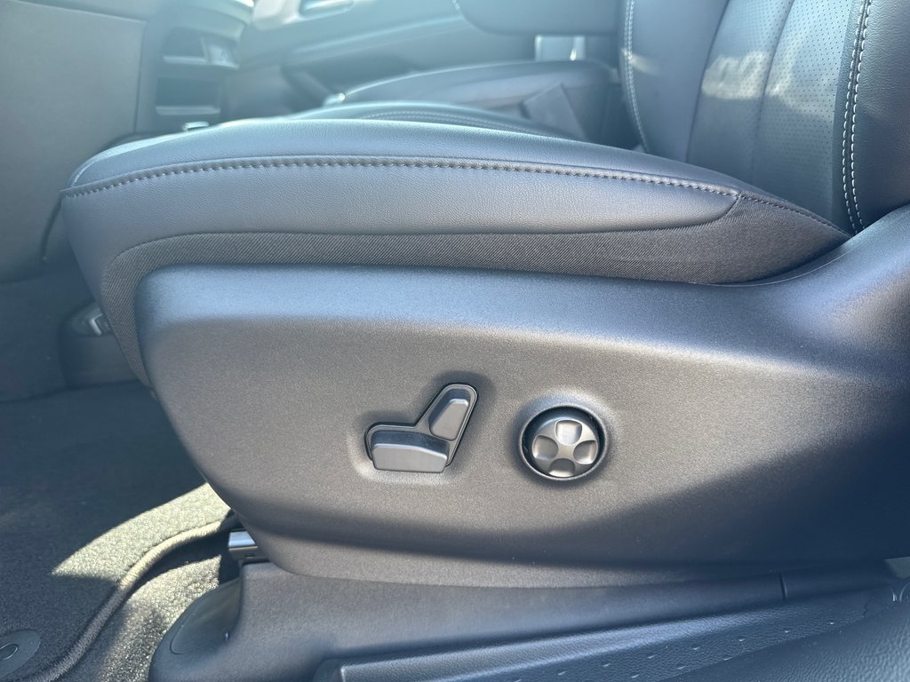 2027 Chrysler Pacifica SELECT AWD in Sussex, New Brunswick - 12 - w1024h768px