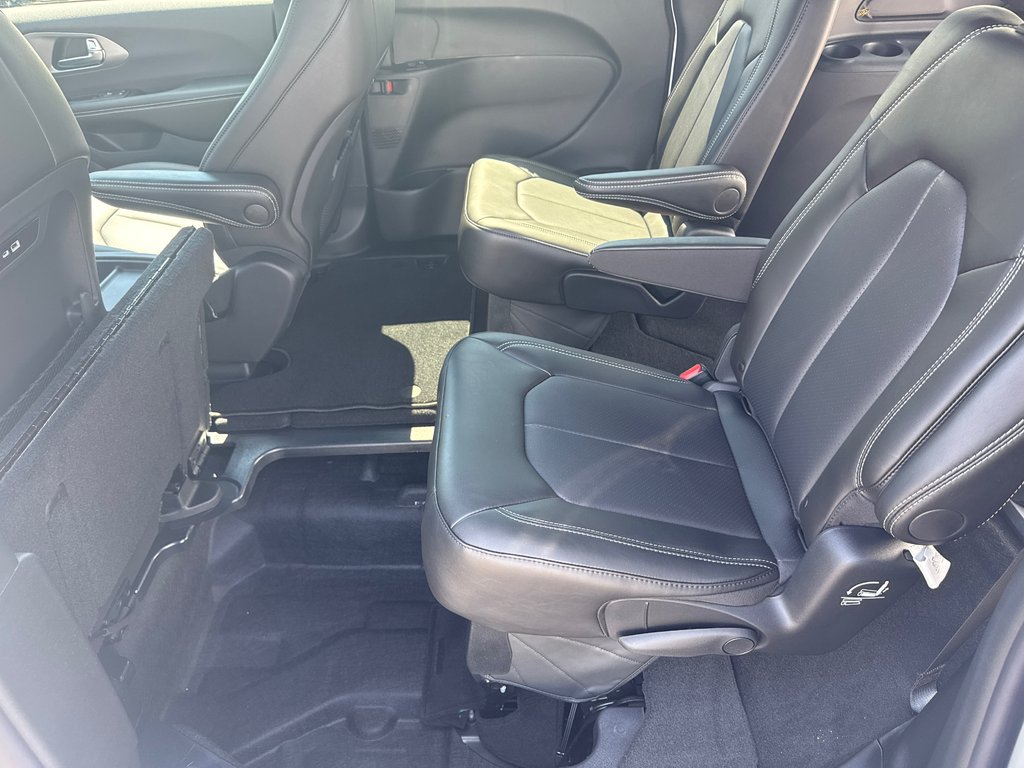 2027 Chrysler Pacifica SELECT AWD in Sussex, New Brunswick - 36 - w1024h768px