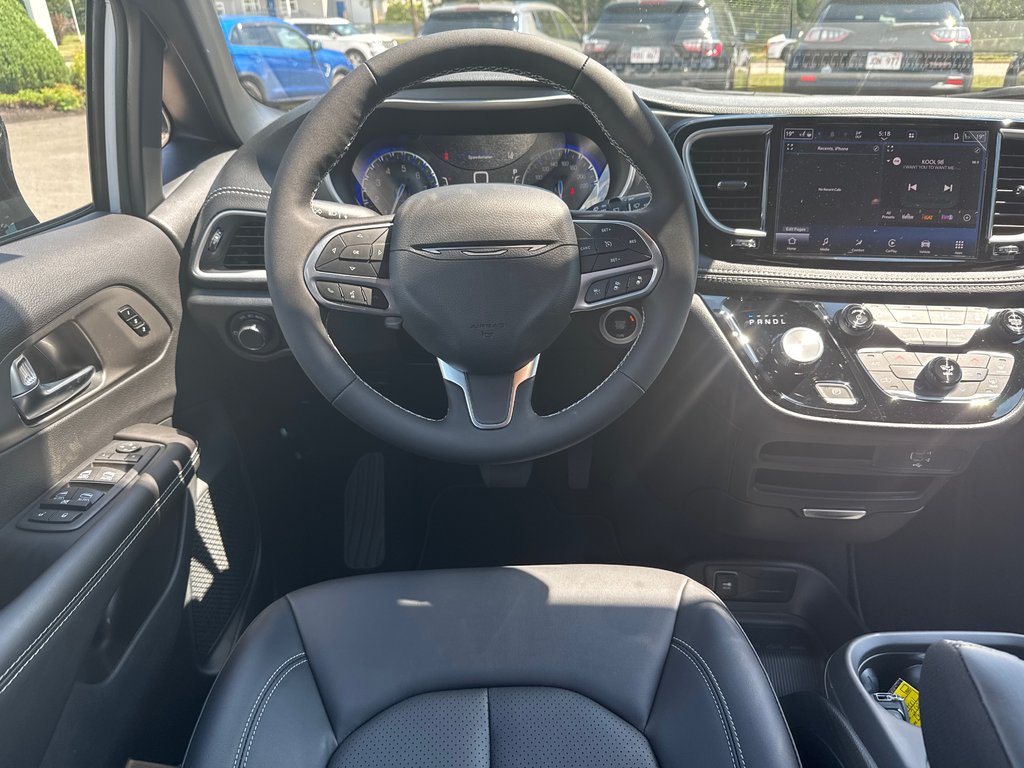 2027 Chrysler Pacifica SELECT AWD in Sussex, New Brunswick - 15 - w1024h768px