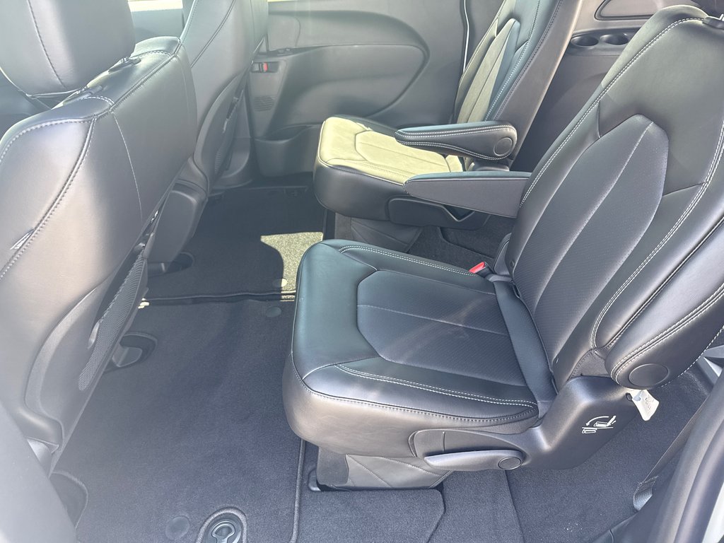 2027 Chrysler Pacifica SELECT AWD in Sussex, New Brunswick - 35 - w1024h768px