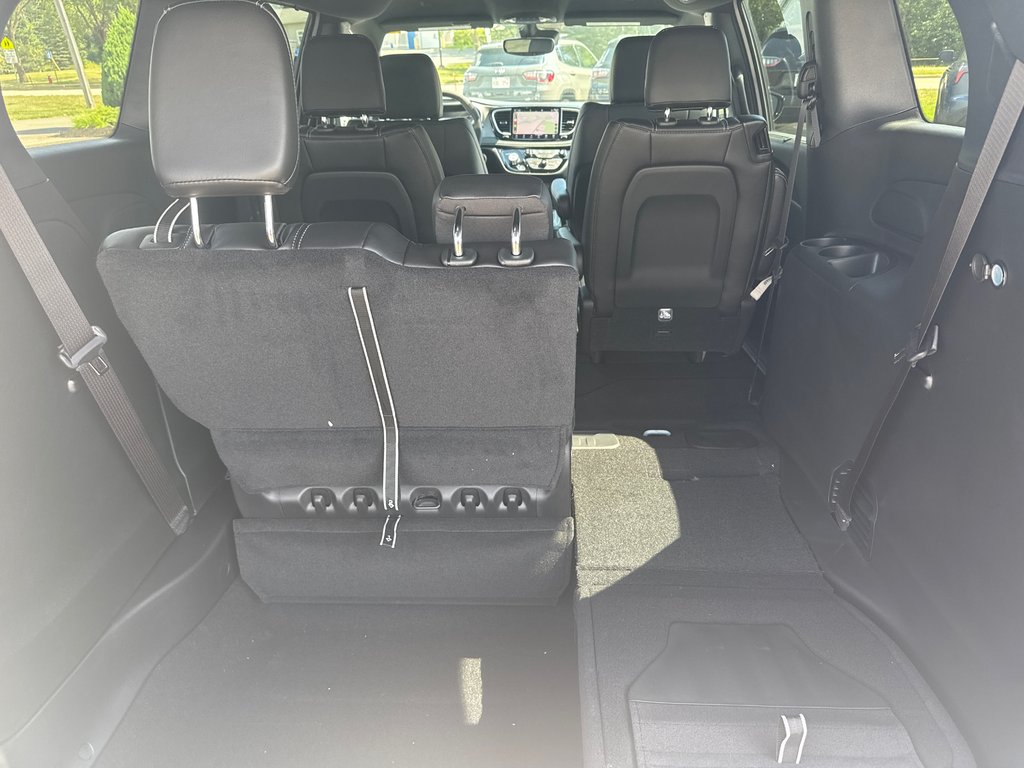 2027 Chrysler Pacifica SELECT AWD in Sussex, New Brunswick - 33 - w1024h768px