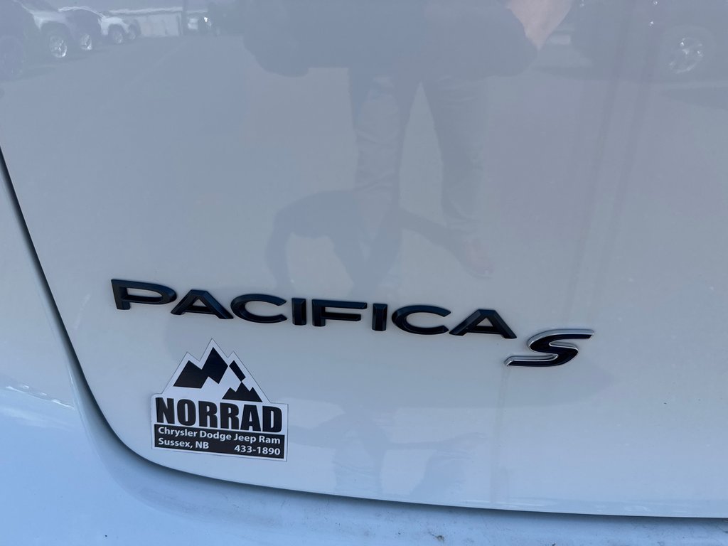 2027 Chrysler Pacifica SELECT AWD in Sussex, New Brunswick - 5 - w1024h768px