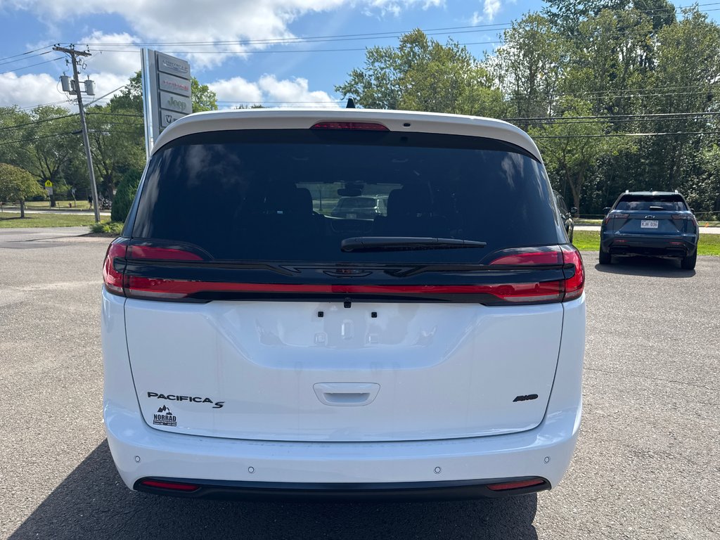 2027 Chrysler Pacifica SELECT AWD in Sussex, New Brunswick - 4 - w1024h768px