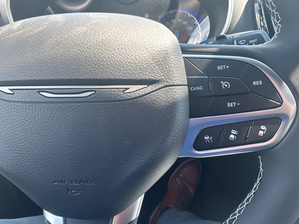 2027 Chrysler Pacifica SELECT AWD in Sussex, New Brunswick - 17 - w1024h768px