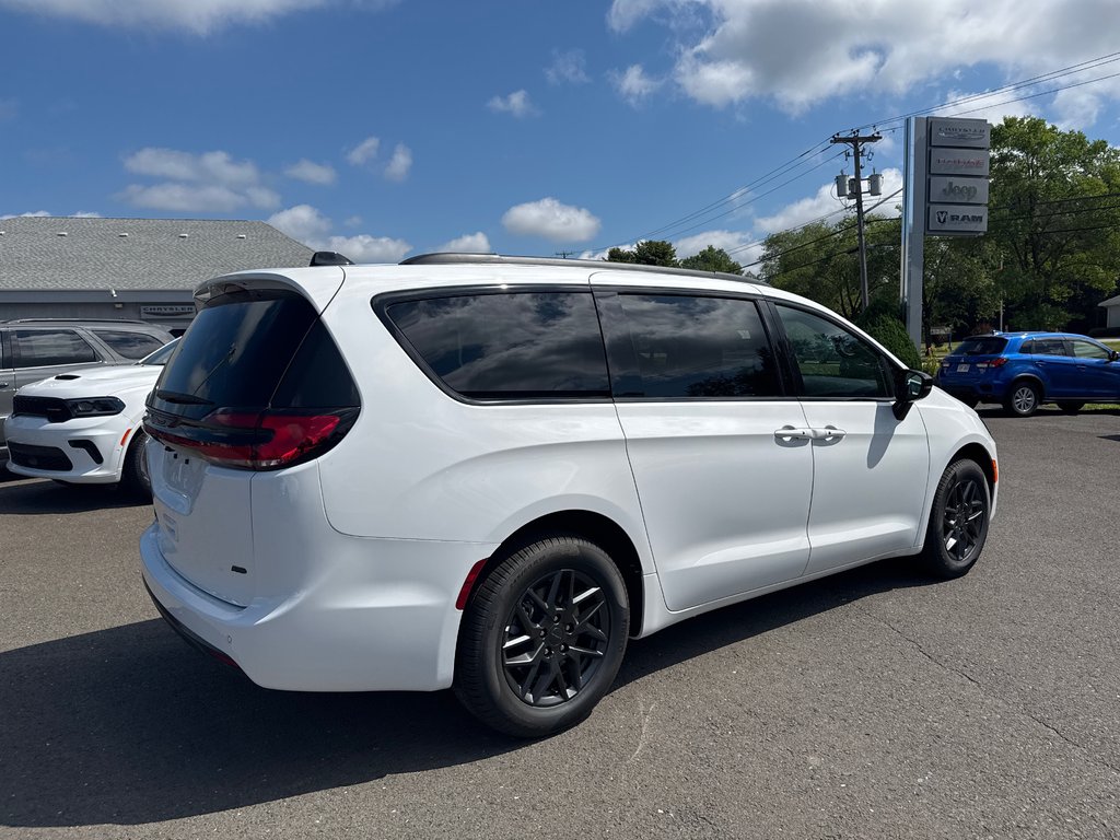 2027 Chrysler Pacifica SELECT AWD in Sussex, New Brunswick - 7 - w1024h768px