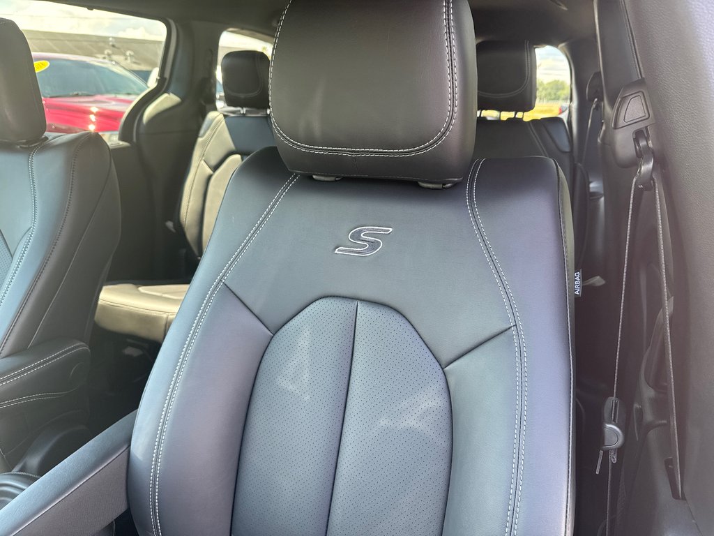 2027 Chrysler Pacifica SELECT AWD in Sussex, New Brunswick - 14 - w1024h768px