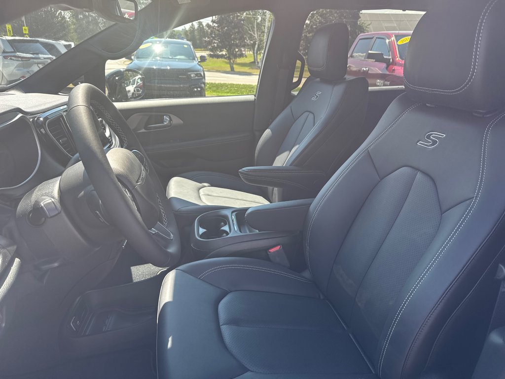 2027 Chrysler Pacifica SELECT AWD in Sussex, New Brunswick - 13 - w1024h768px