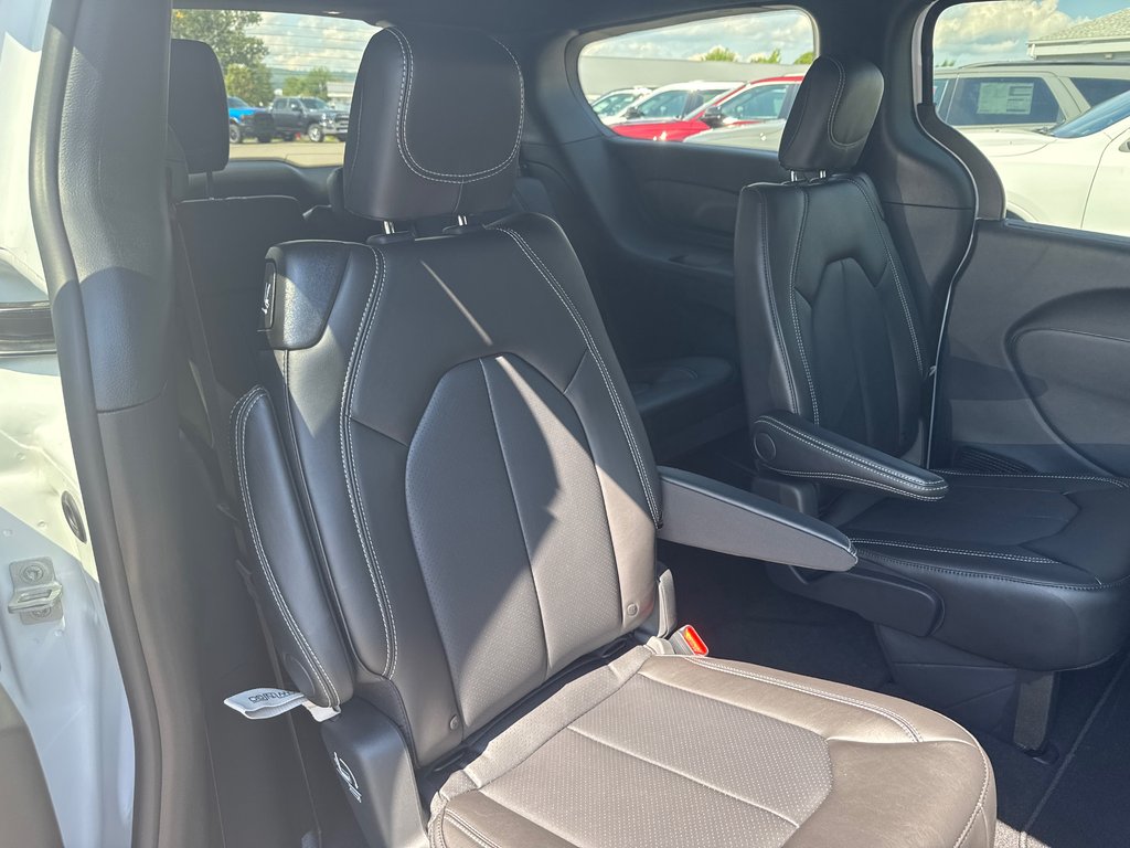 2027 Chrysler Pacifica SELECT AWD in Sussex, New Brunswick - 30 - w1024h768px