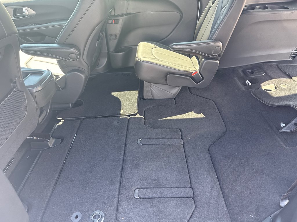 2027 Chrysler Pacifica SELECT AWD in Sussex, New Brunswick - 37 - w1024h768px
