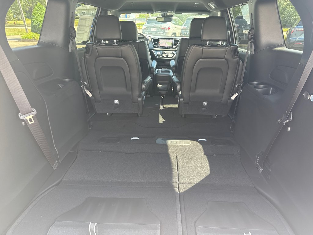 2027 Chrysler Pacifica SELECT AWD in Sussex, New Brunswick - 34 - w1024h768px
