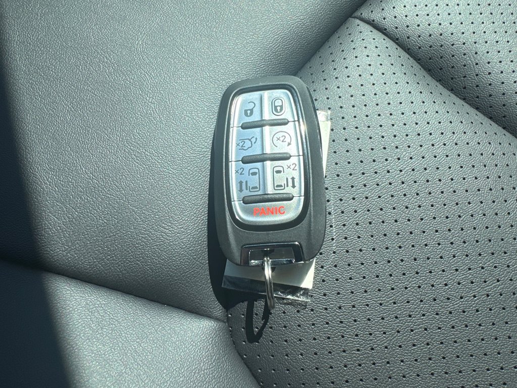 2027 Chrysler Pacifica SELECT AWD in Sussex, New Brunswick - 27 - w1024h768px