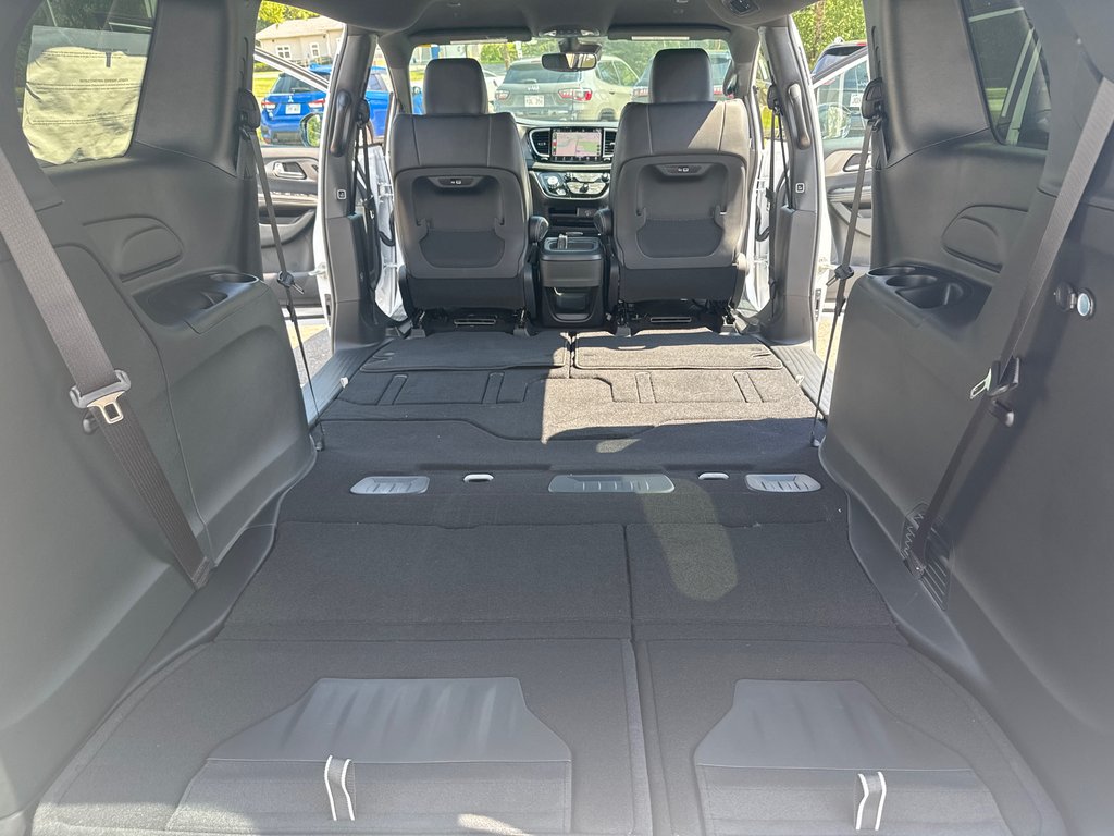 2027 Chrysler Pacifica SELECT AWD in Sussex, New Brunswick - 38 - w1024h768px
