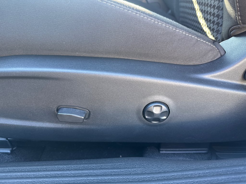 2021 Dodge Challenger SXT in Sussex, New Brunswick - 15 - w1024h768px