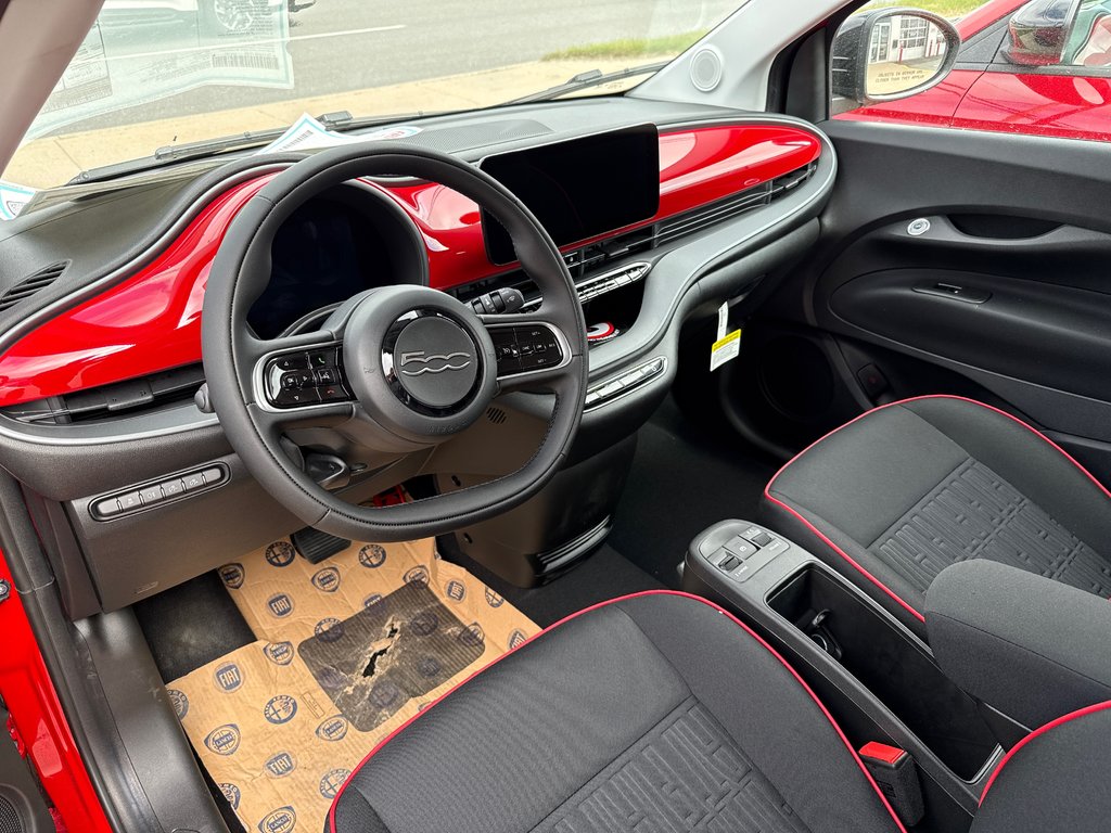 Fiat 500e (RED) Edition 2025 à Saint John, Nouveau-Brunswick - 6 - w1024h768px