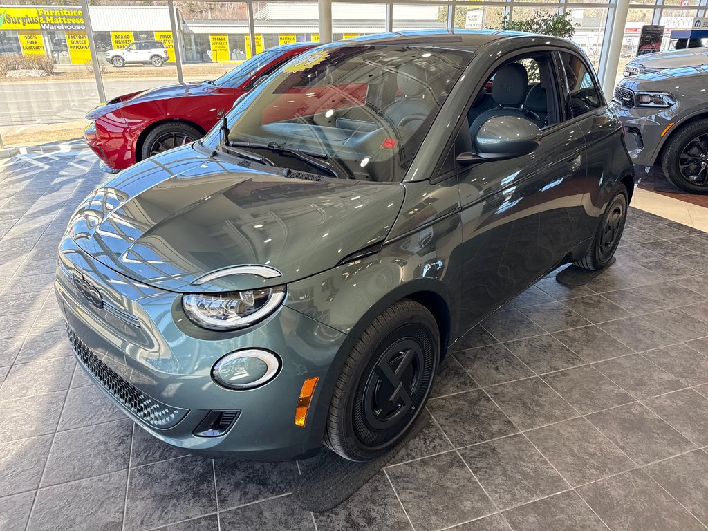 Fiat 500e Giorgio Armani 2025 à Saint John, Nouveau-Brunswick - 1 - w1024h768px