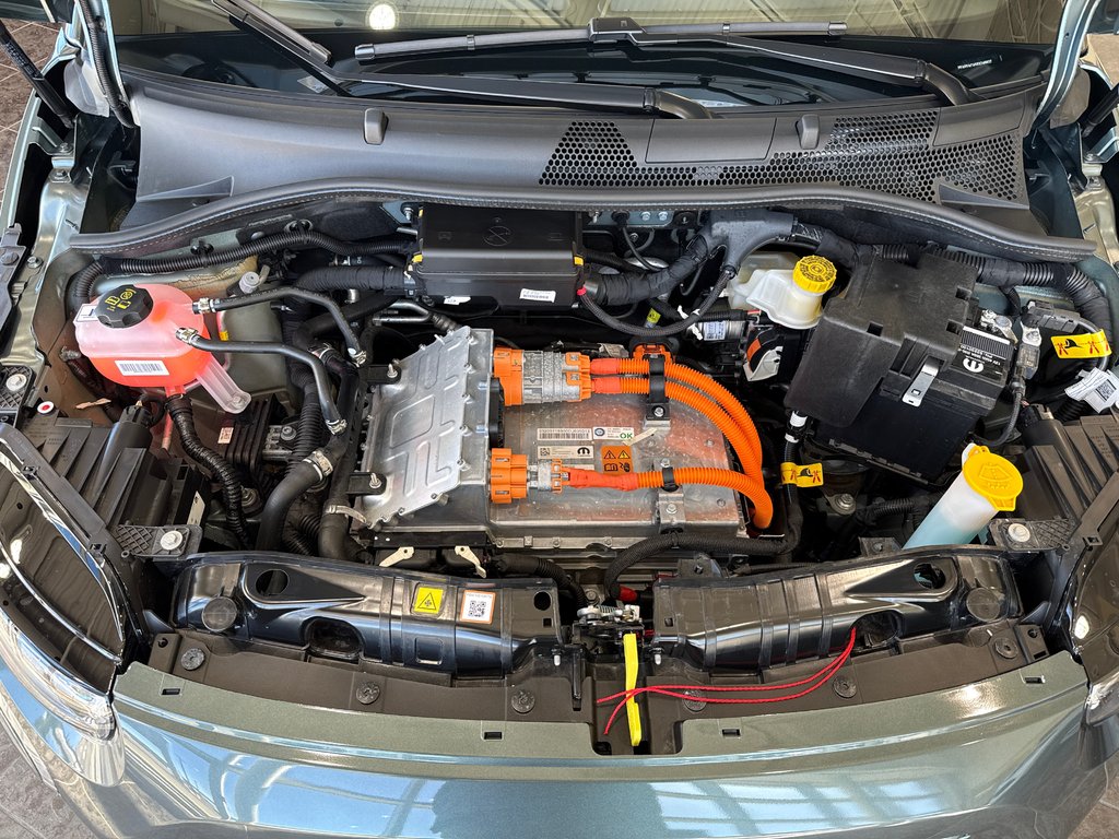 Fiat 500e Giorgio Armani 2025 à Saint John, Nouveau-Brunswick - 9 - w1024h768px