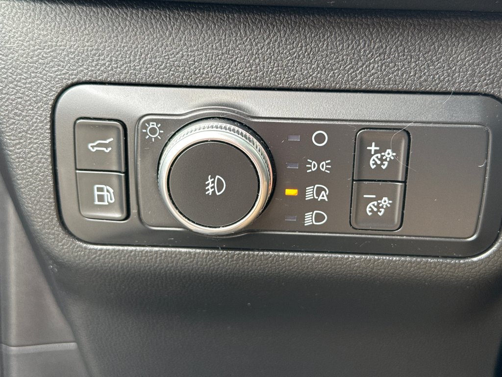 2020 Ford Escape Titanium Hybrid in Sussex, New Brunswick - 29 - w1024h768px