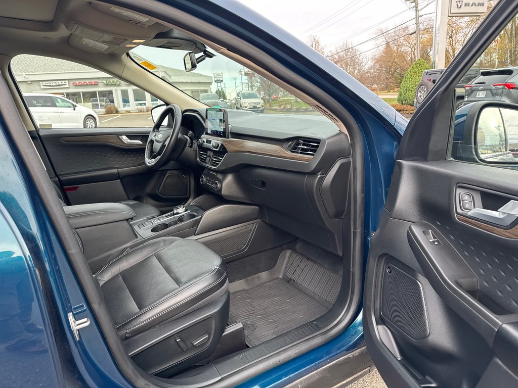 2020 Ford Escape Titanium Hybrid in Sussex, New Brunswick - 17 - w1024h768px