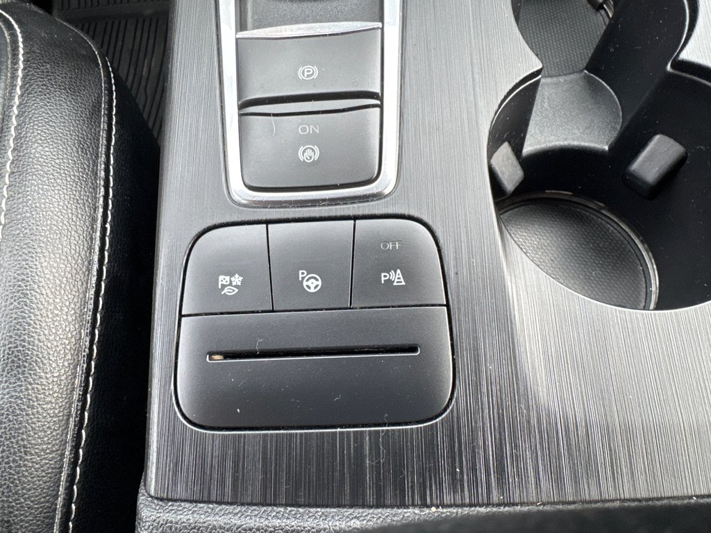 2020 Ford Escape Titanium Hybrid in Sussex, New Brunswick - 25 - w1024h768px