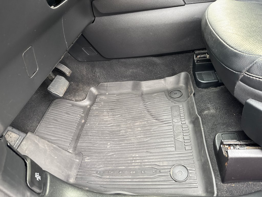 2020 Ford Escape Titanium Hybrid in Sussex, New Brunswick - 14 - w1024h768px