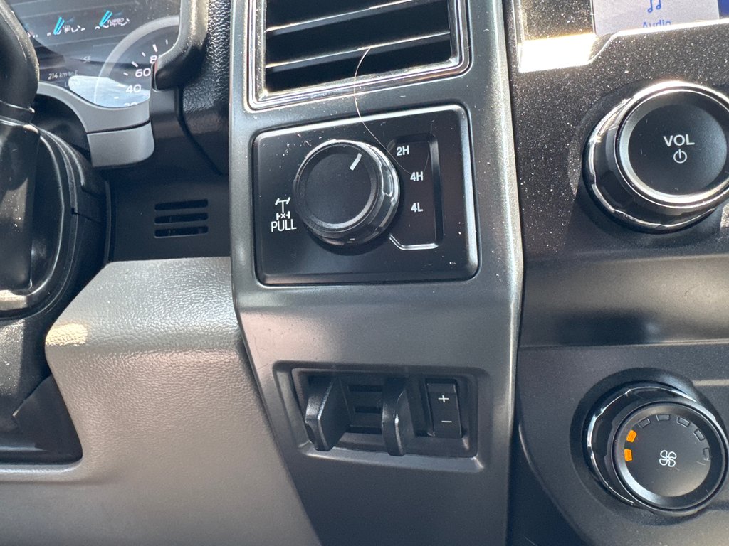 2021 Ford Super Duty F-250 SRW XLT in Sussex, New Brunswick - 30 - w1024h768px