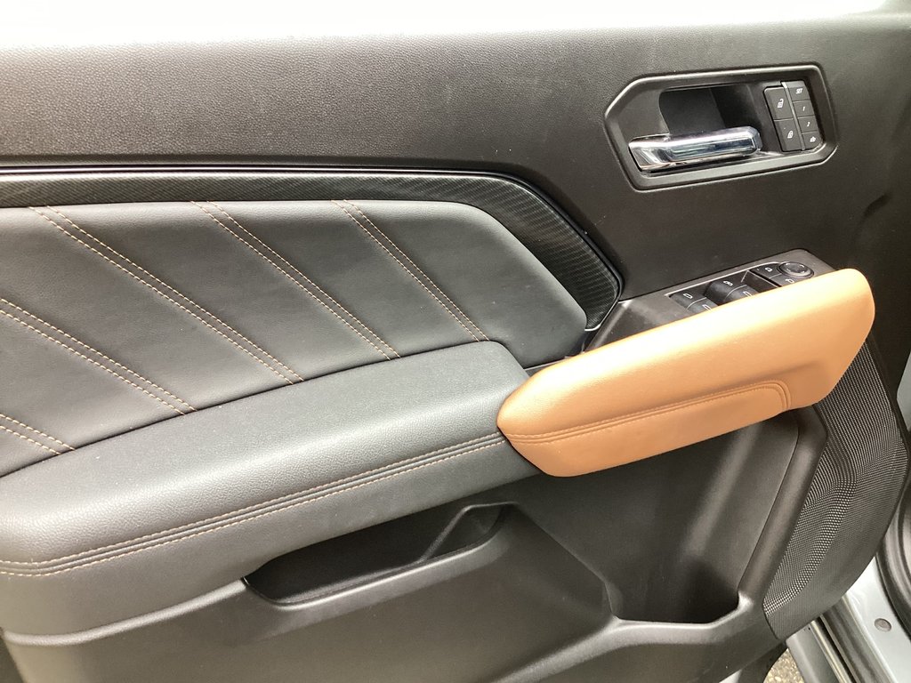 2025 GMC CANYON AT4 in Saint John, New Brunswick - 9 - w1024h768px