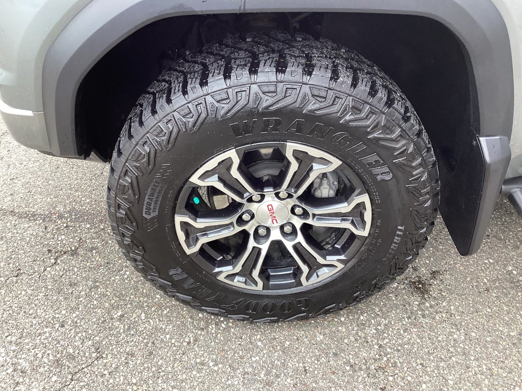 2025 GMC CANYON AT4 in Saint John, New Brunswick - 7 - w1024h768px