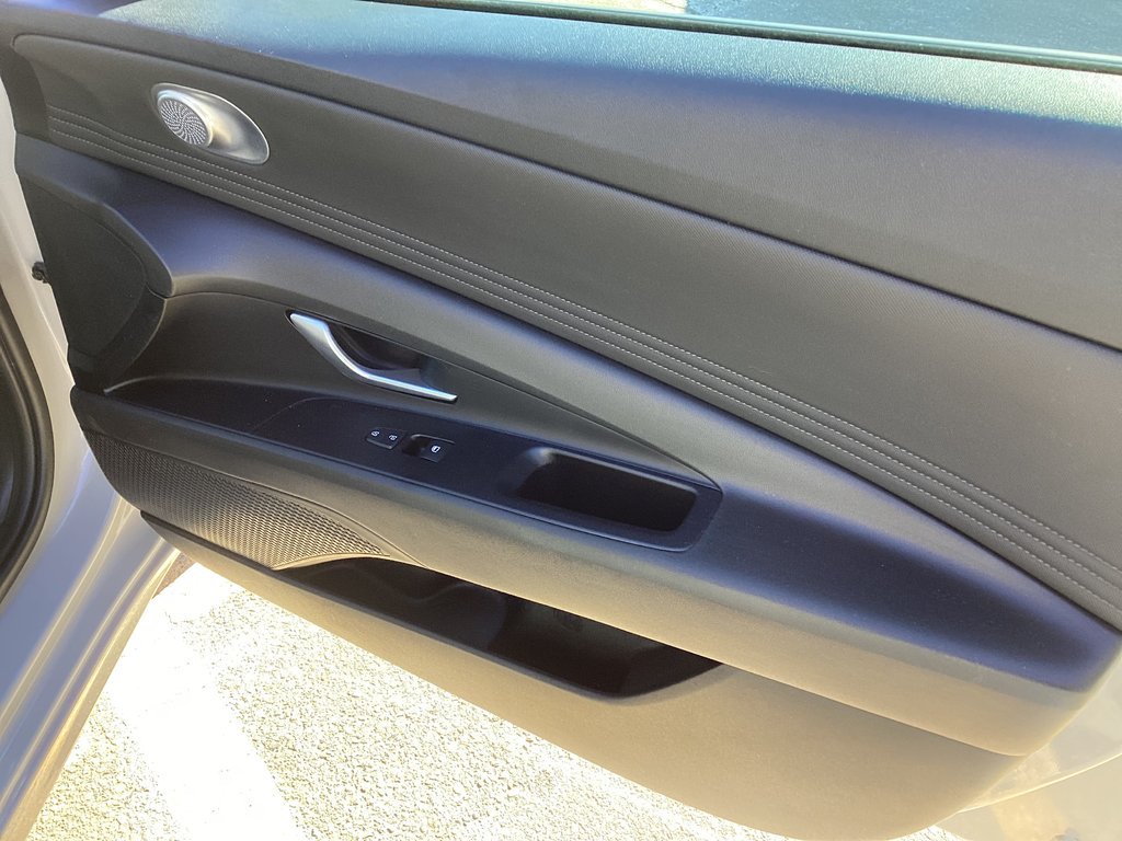 2021 Hyundai ELANTRA PREFERRED in Saint John, New Brunswick - 7 - w1024h768px
