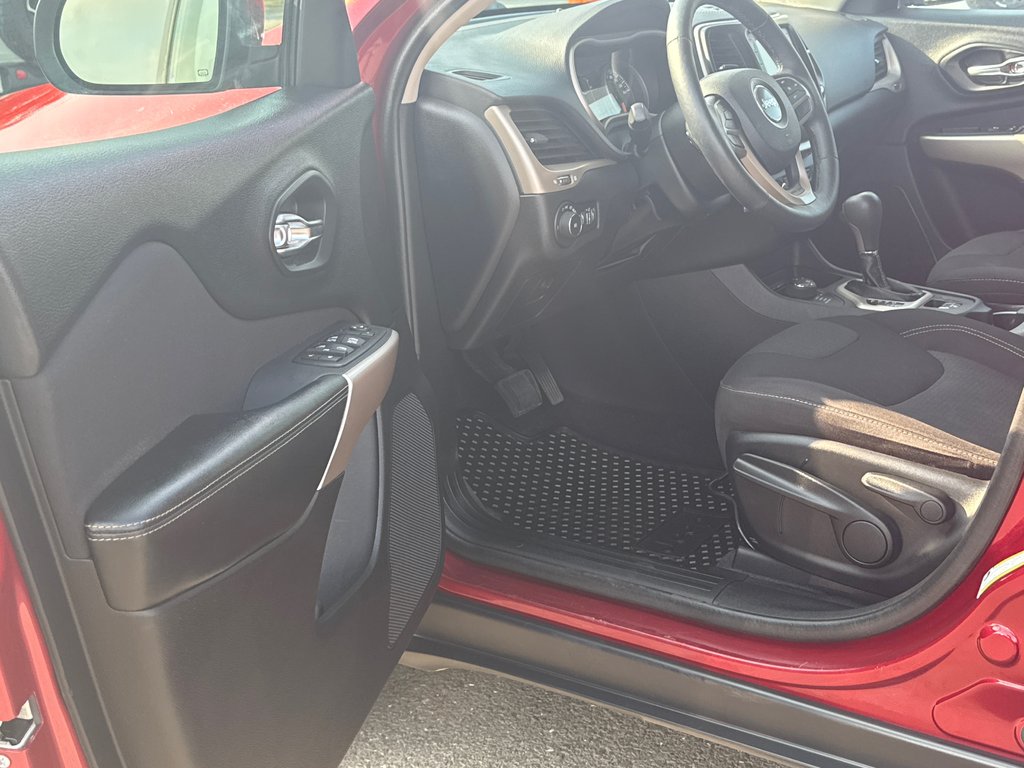 2017 Jeep Cherokee North in Sussex, New Brunswick - 13 - w1024h768px