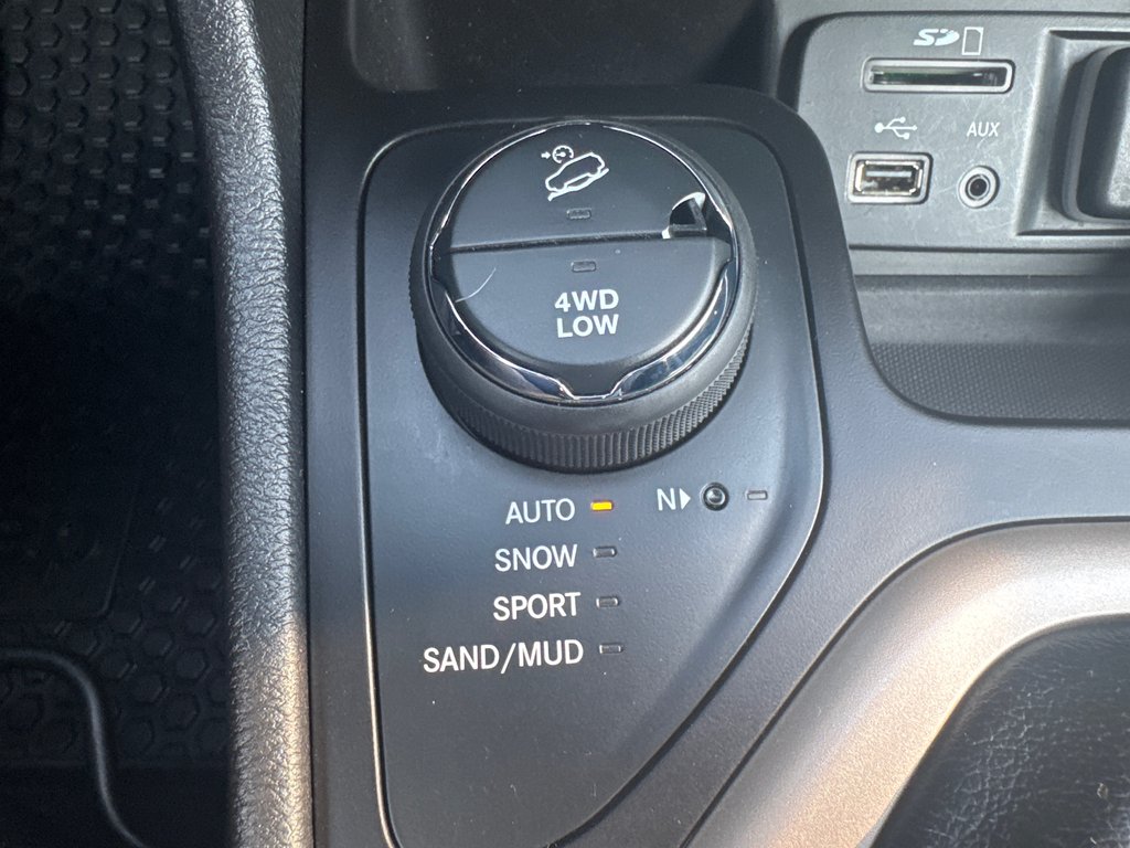 2017 Jeep Cherokee North in Sussex, New Brunswick - 24 - w1024h768px