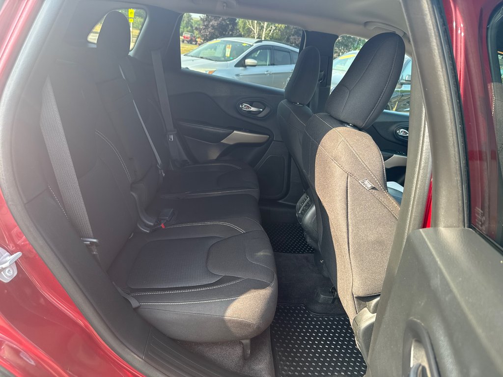 2017 Jeep Cherokee North in Sussex, New Brunswick - 35 - w1024h768px