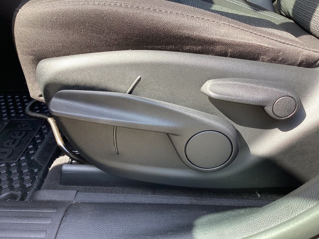 2020 Jeep CHEROKEE SPORT in Saint John, New Brunswick - 13 - w1024h768px