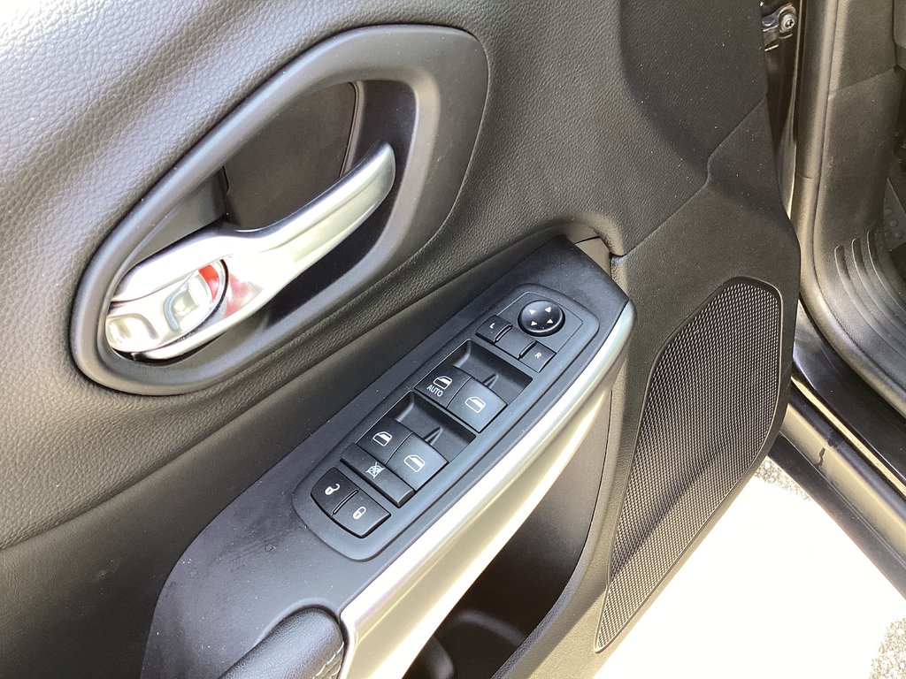 2020 Jeep CHEROKEE SPORT in Saint John, New Brunswick - 12 - w1024h768px