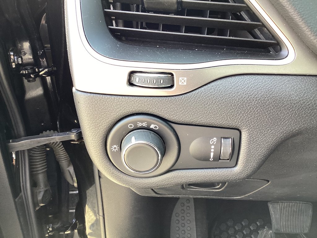 2020 Jeep CHEROKEE SPORT in Saint John, New Brunswick - 14 - w1024h768px