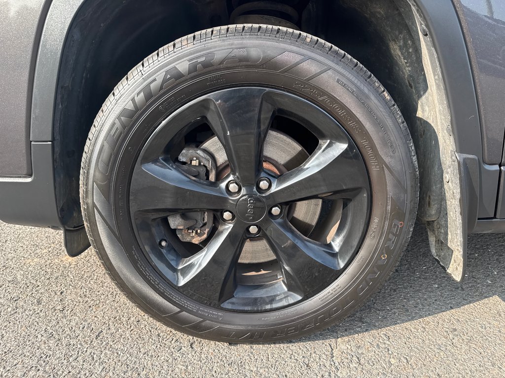 2021 Jeep Cherokee Altitude in Sussex, New Brunswick - 11 - w1024h768px
