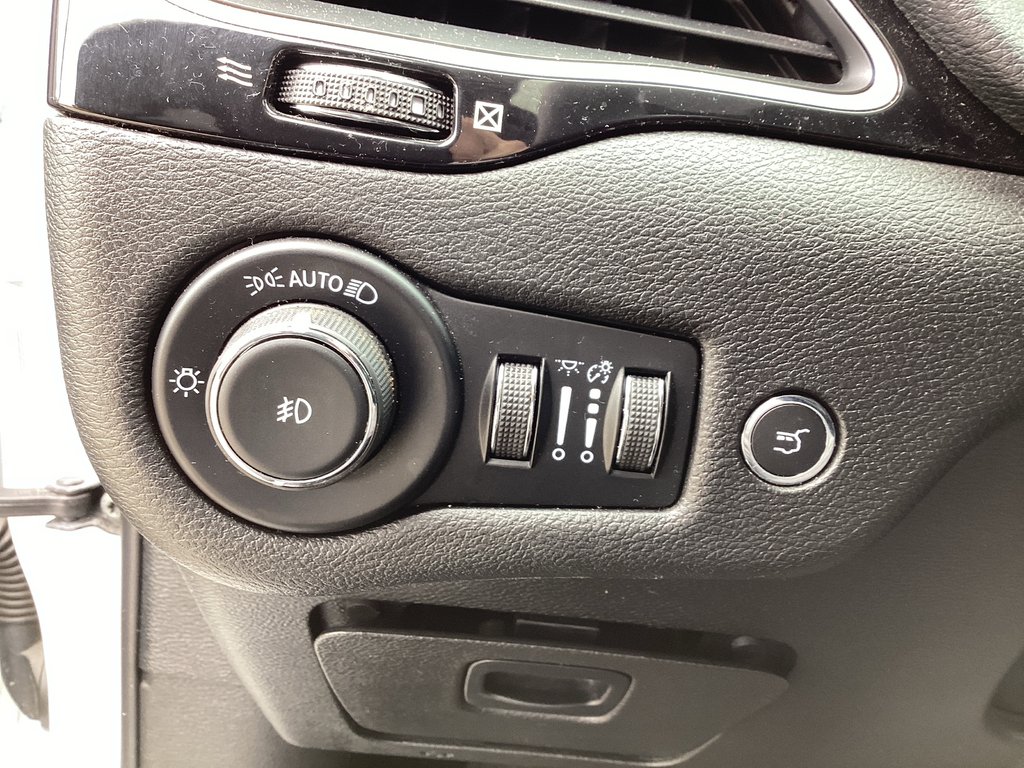 Jeep CHEROKEE ALTITUDE 2023 à Saint John, Nouveau-Brunswick - 14 - w1024h768px