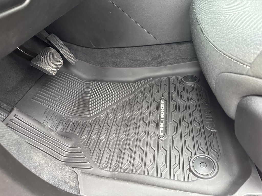 2026 Jeep Cherokee LAREDO in Sussex, New Brunswick - 10 - w1024h768px