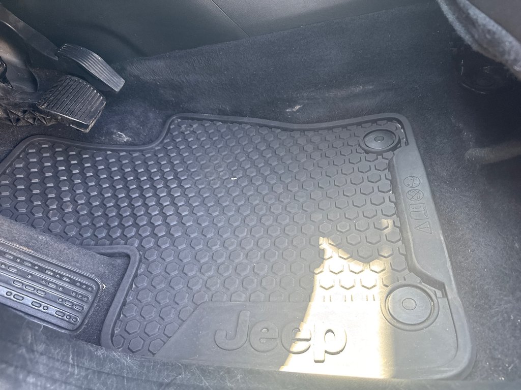 2023 Jeep Compass Altitude in Sussex, New Brunswick - 10 - w1024h768px