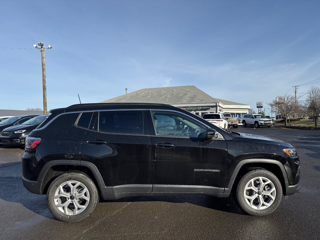 2025 Jeep Compass NORTH in Sussex, New Brunswick - 8 - w1024h768px