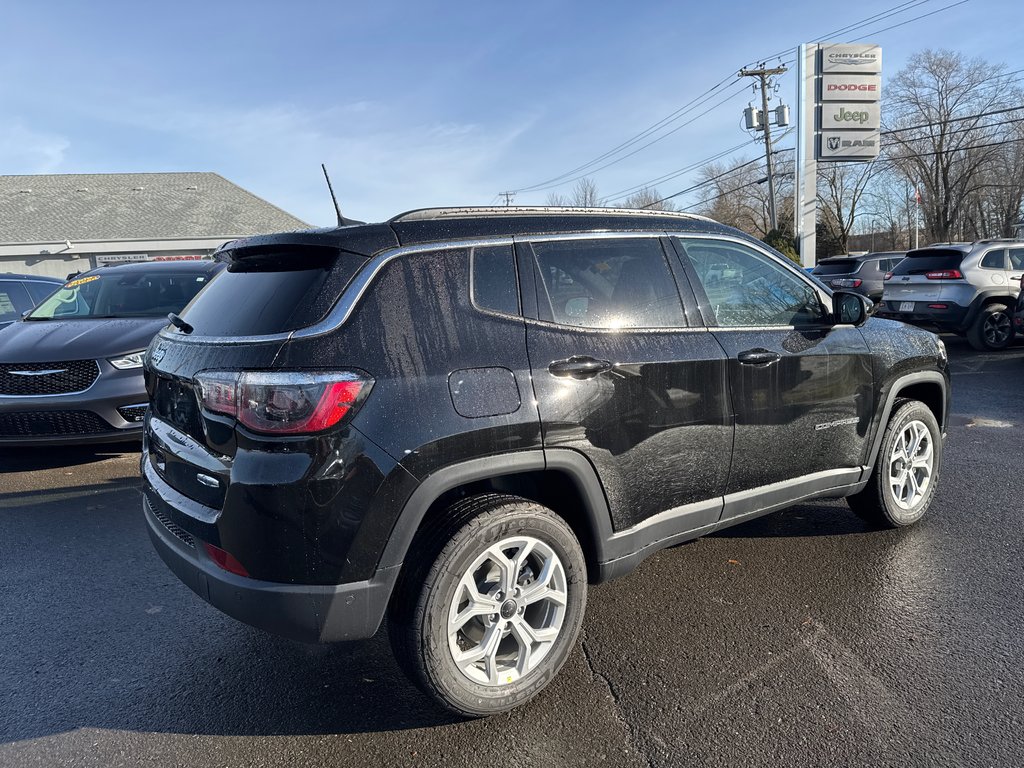 2025 Jeep Compass NORTH in Sussex, New Brunswick - 7 - w1024h768px