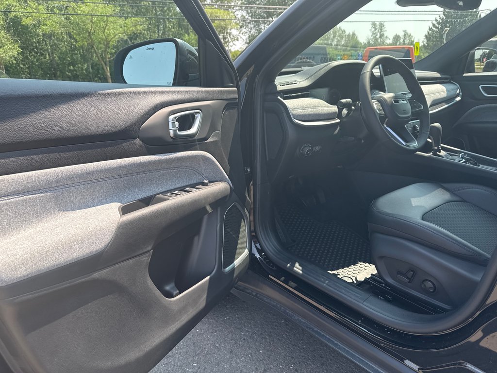 2025 Jeep Compass NORTH in Sussex, New Brunswick - 9 - w1024h768px