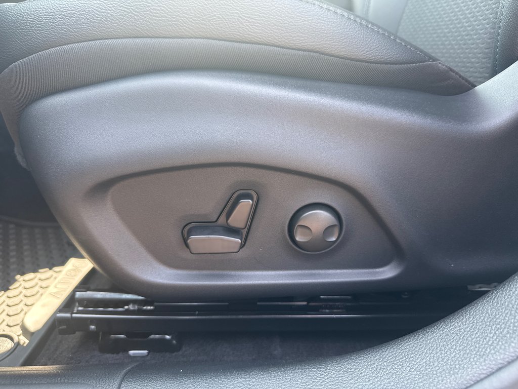 2025 Jeep Compass NORTH in Sussex, New Brunswick - 12 - w1024h768px