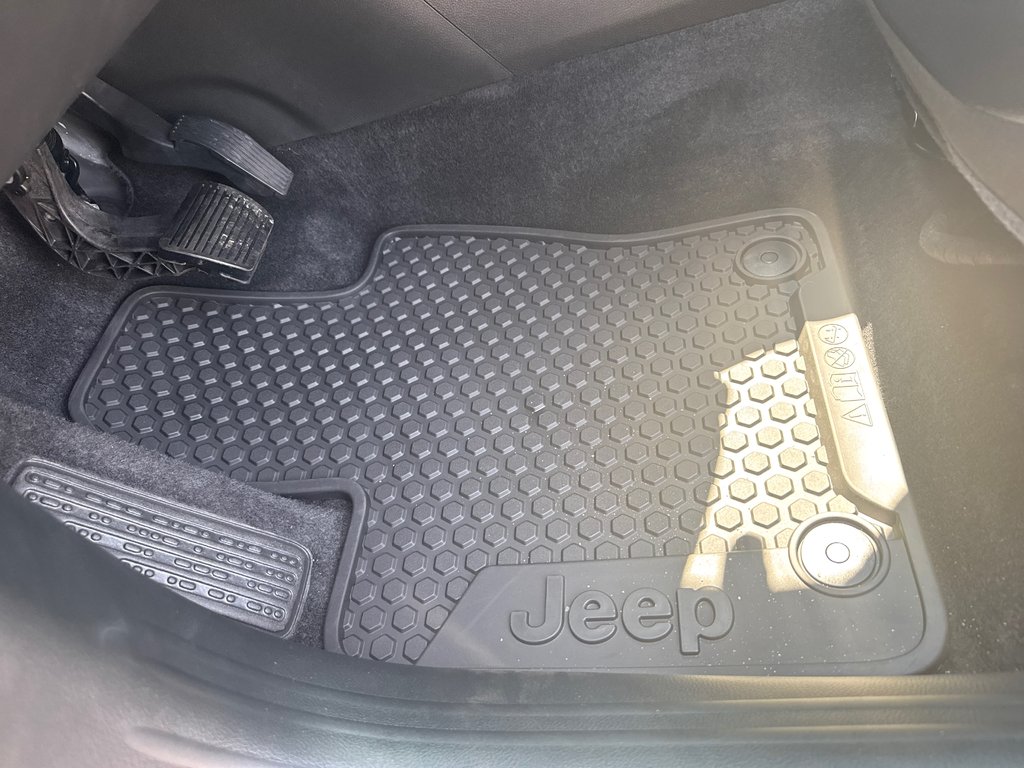 2025 Jeep Compass NORTH in Sussex, New Brunswick - 10 - w1024h768px