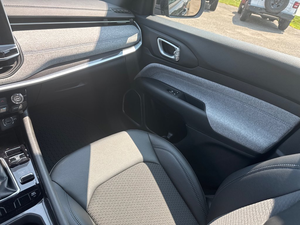 2025 Jeep Compass NORTH in Sussex, New Brunswick - 25 - w1024h768px