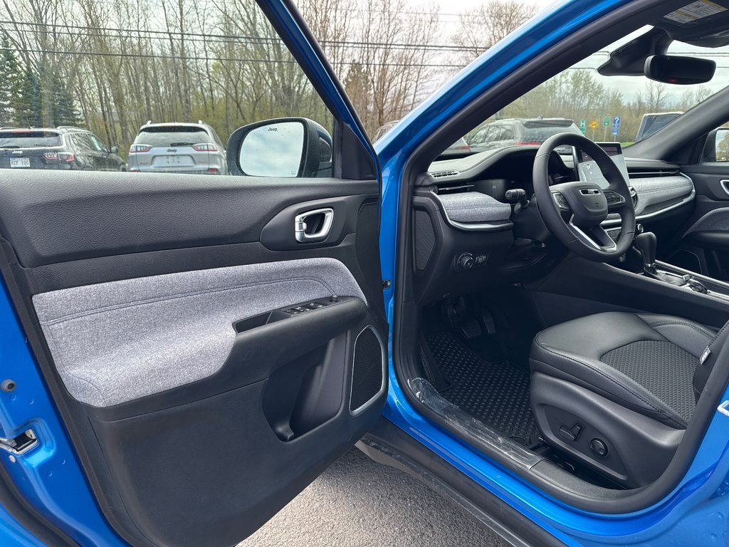 2025 Jeep Compass NORTH in Sussex, New Brunswick - 13 - w1024h768px