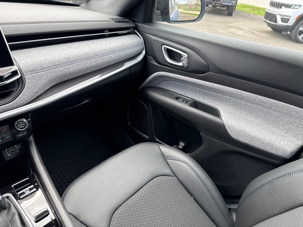 2025 Jeep Compass NORTH in Sussex, New Brunswick - 26 - w1024h768px