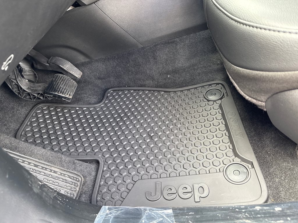 2025 Jeep Compass NORTH in Sussex, New Brunswick - 14 - w1024h768px